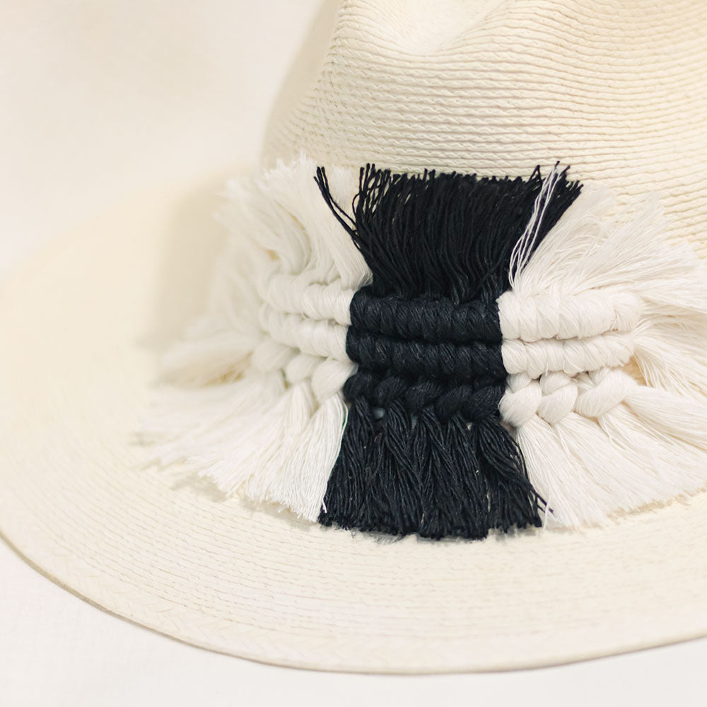 Hand twisted strip in ivory - Front black / ivory cotton decor